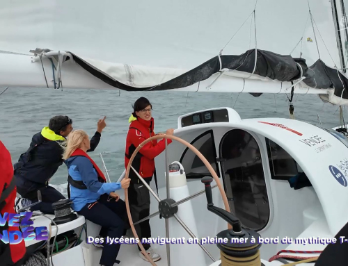 Des lycéens naviguent à bord du mythique IMOCA T-One-One